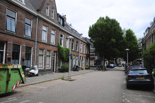 904389 Gezicht in de Poortstraat te Utrecht, met de huizen Poortstraat 76 (links) -hoger.